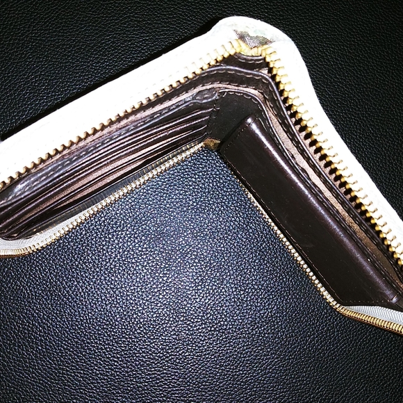 Tory Burch small zip wallet - Picture 3 of 15